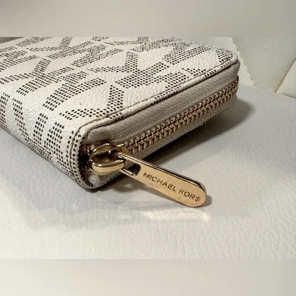 MICHAEL KORS WALLET EUC - Picture 3 of 6